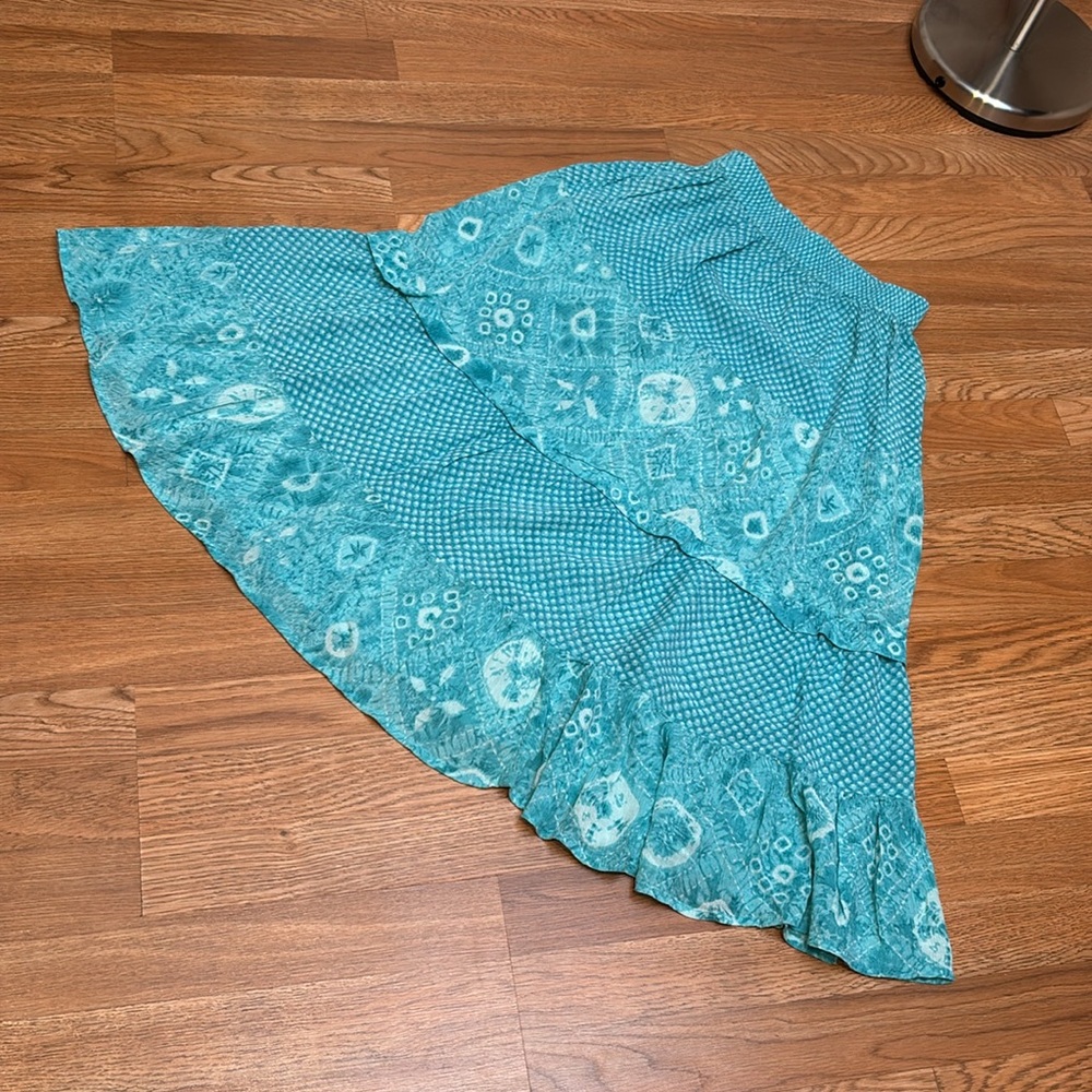 Casual Studio Petites, arctic blue/white tiered ruffle midi skirt. Size SP.